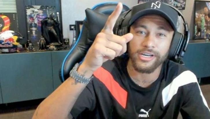 Kaçak yayından maç izleyen Neymar yakayı ele verdi