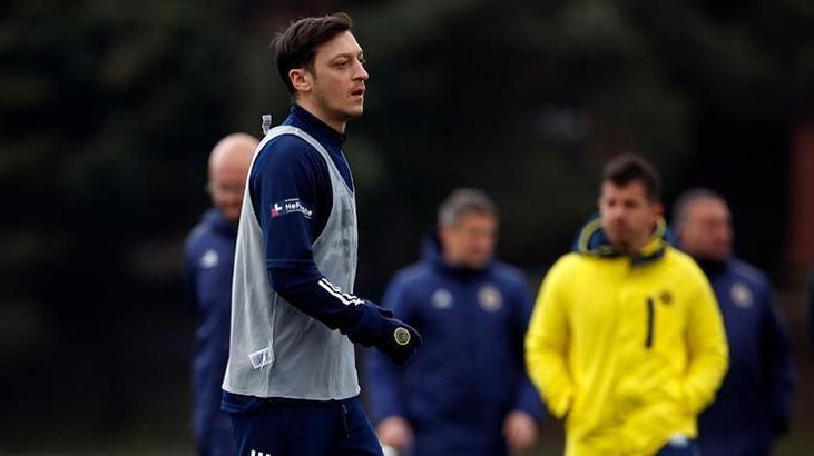 Mesut Özil'den Mert Hakan'a: İşte bu koçum benim!