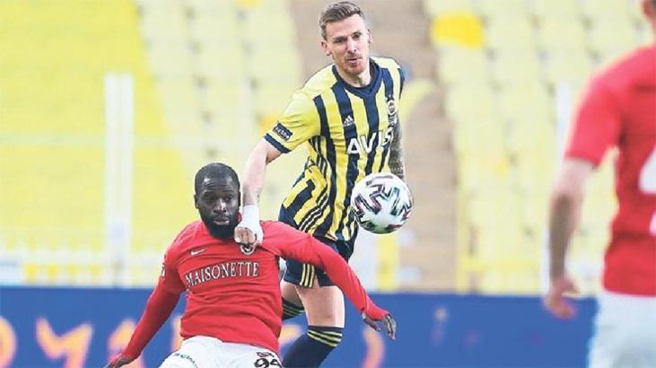 Serdar Aziz net golü kaçırdı