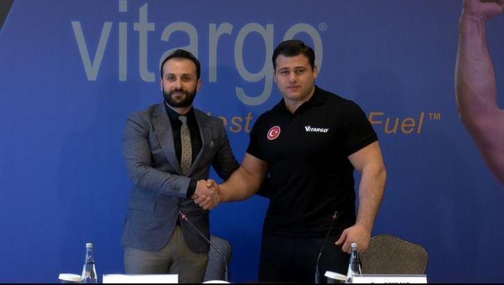 Şampiyon güreşçi Rıza Kayaalp'e sponsor desteği