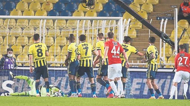 Altay Bayındır'dan önce hata sonra müthiş kurtarış