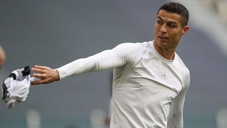 İtalya Ronaldo'yu konuşuyor! Neden formasını fırlattı?