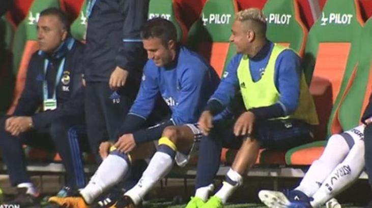 Van Persie maça gelmemiş!