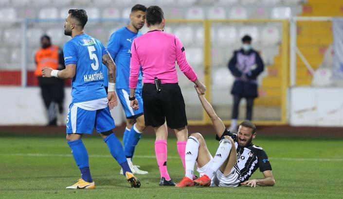 Son dakika haberi: Beşiktaş'ta Cenk Tosun sezonu kapattı