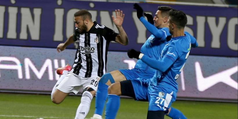 Son dakika! Beşiktaş'ta Cenk Tosun sakatlandı, sedyeyle kenara alındı