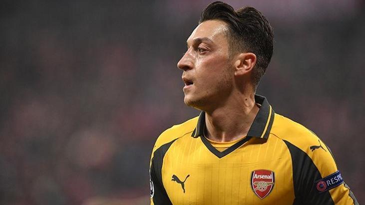 Mesut Özil'den Alman gazeteciye tokat gibi cevap!