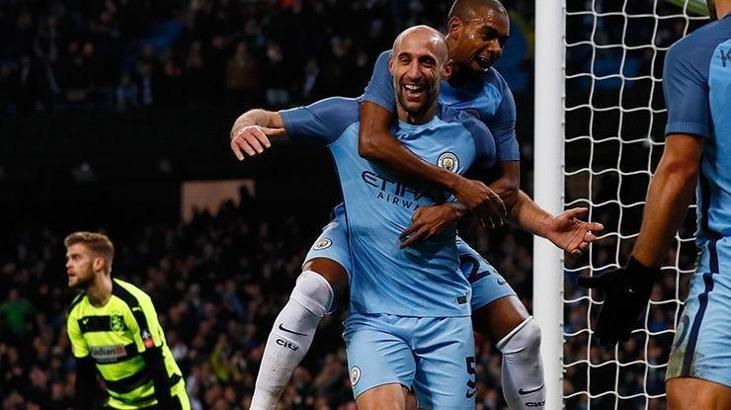 Fenerbahçe'yle adı anılan Pablo Zabaleta'ya Slaven Bilic talip