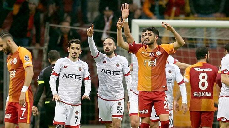 Böyle acemilik olmaz! 90 saniyede 2 penaltı