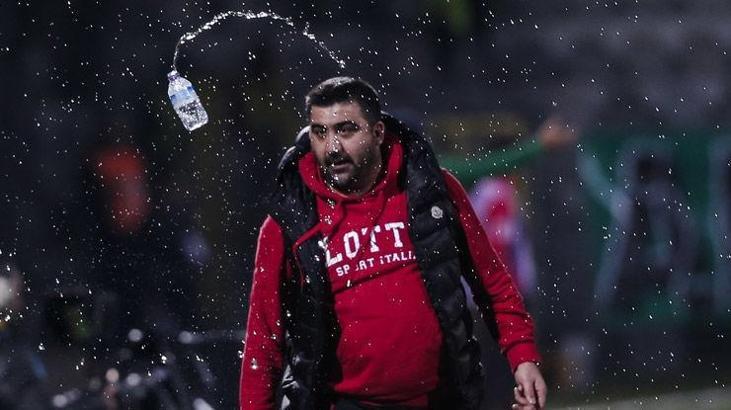 Ümit Özat: Bükemediğin bileği öpeceksin
