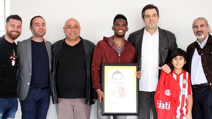 Samuel Eto'o'ya çifte sürpriz!