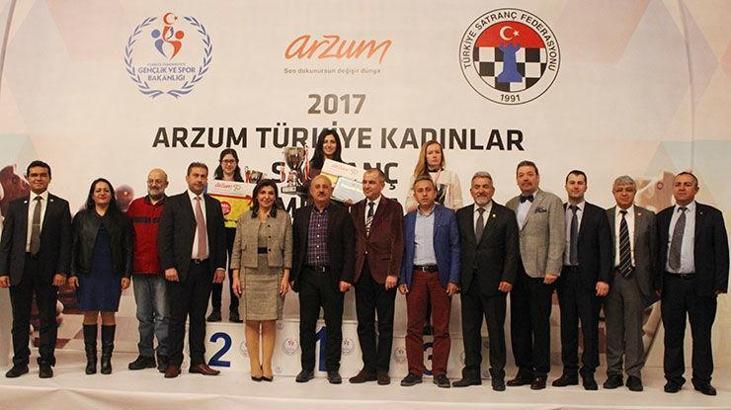 Satrançta kadınlardan çifte rekor