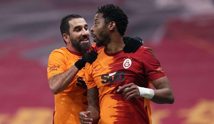 Arda Turan'dan flaş paylaşım! 'Kırmızı kart yok, yer çekimi...'