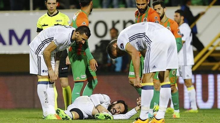 Fenerbahçe soyunma odasında şok görüntü!