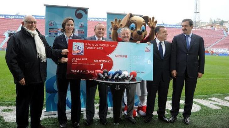 FIFA yetkilileri Avni Aker'de