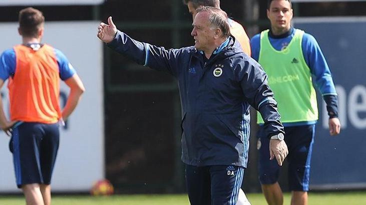 Fenerbahçe idmanında başkan Aziz Yıldırım sürprizi