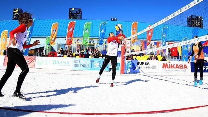 Kar voleybolunda Türkiye gümüş ve bronz madalya aldı