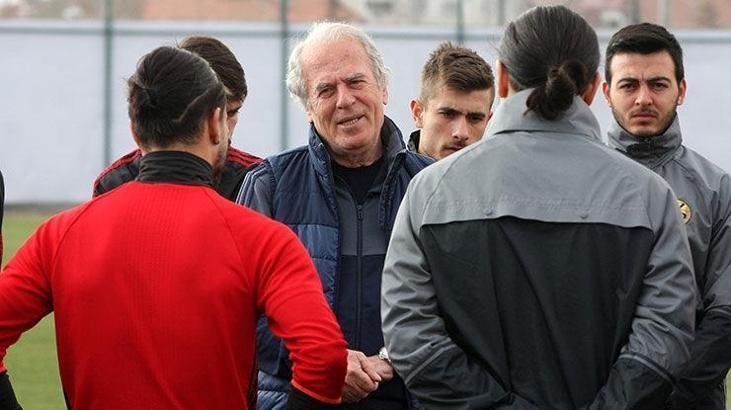 Mustafa Denizli ile Erkan Zengin ile kavga etti