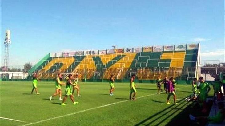 Futbolculara silahlı soygun