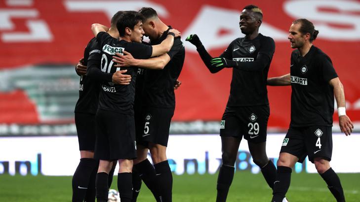 Altay, lider Giresunspor'la puan farkını 15'ten 4'e indirdi