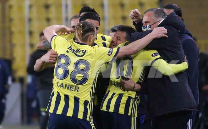 Fenerbahçe'de Emre Belözoğlu galibiyetle başladı!