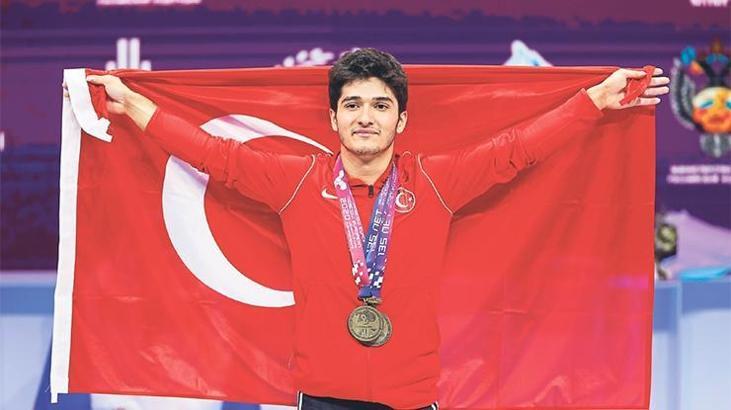 Muhammed Furkan Özbek Avrupa Halter şampiyonasında şampiyon oldu
