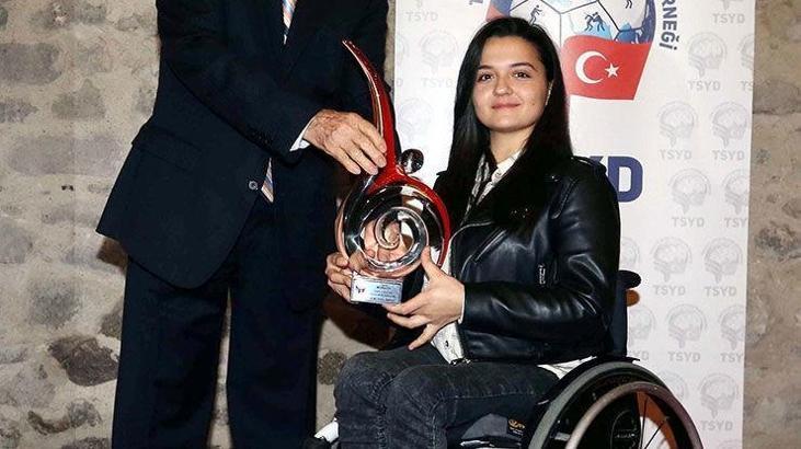 Büşra Ün'e