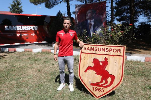 Samsunspor Gökhan Alsan'a imza töreni düzenledi