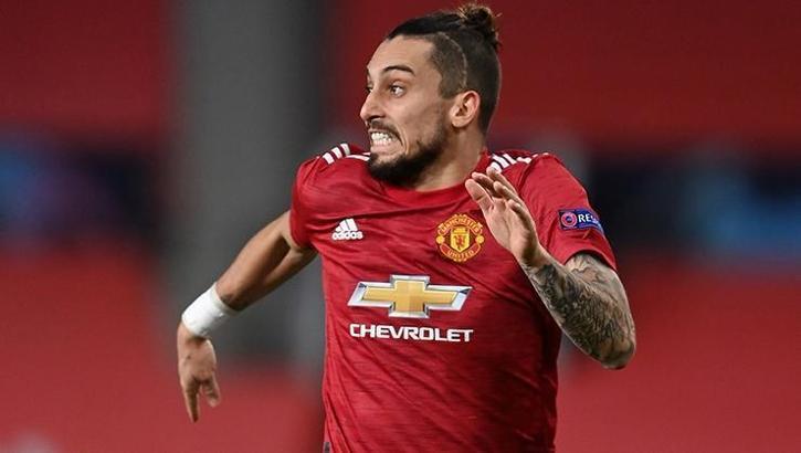 Manchester United, Nuno Mendes transferi için Alex Telles'i takasta kullanacak