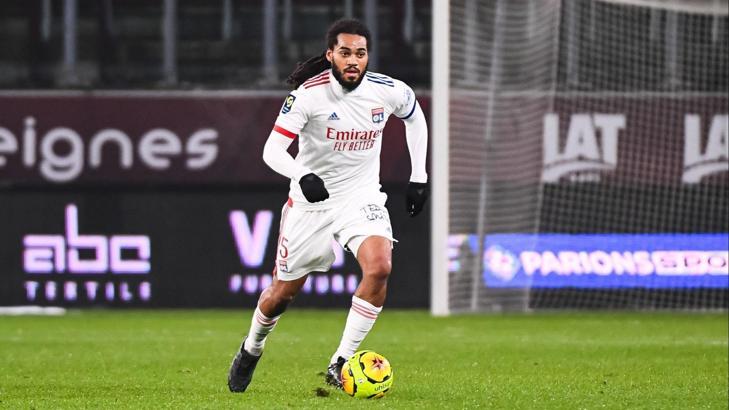 Lyon, eski Galatasaraylı Denayer'i bırakmıyor