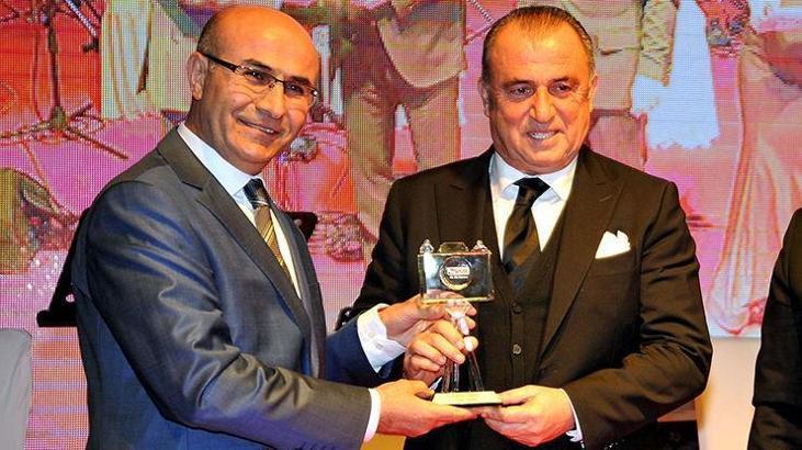Fatih Terim'e Adana'da Onur Ödülü verildi