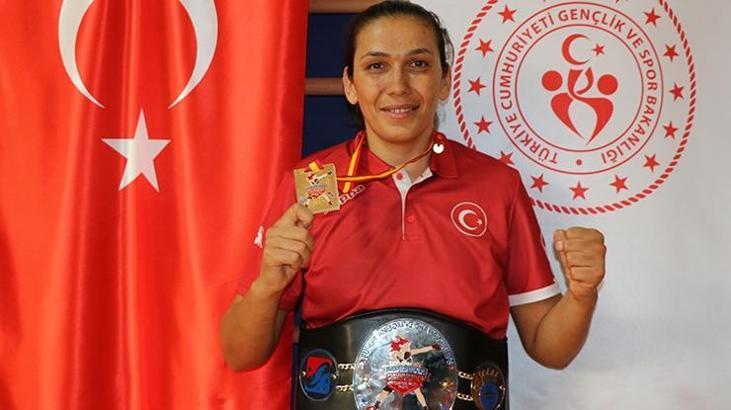 Milli boksör Elif Güneri'nin gözü zirvede