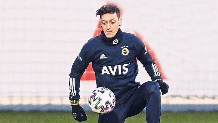 Mesut Özil'den dönüş paylaşımı