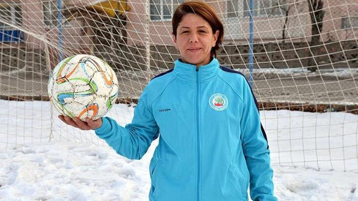 Kadın futbolunun emektarı Saniye Doğan