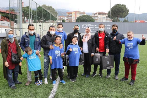 Manisa Futbol Kulübü Akademi otizmli çocuklarla buluştu