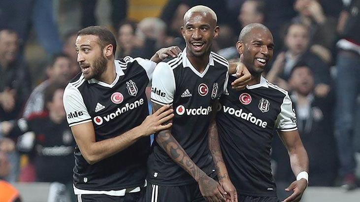 Beşiktaş rakipleriyle farkı açıyor