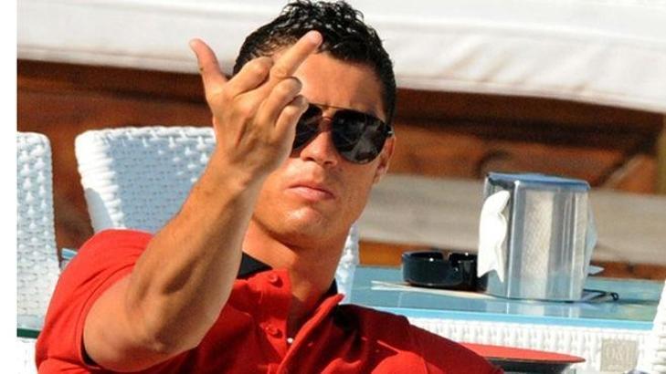 Ronaldo'dan orta parmak