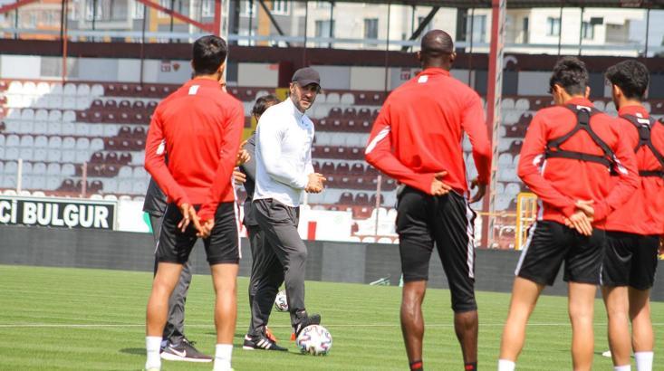 Ömer Erdoğan: Aaron Boupendza ile görüştükten sonra karar vereceğiz