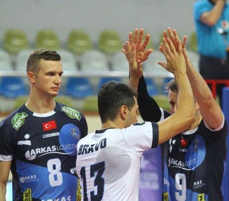 Arhavi Voleybol: 0 - Arkas Spor: 3