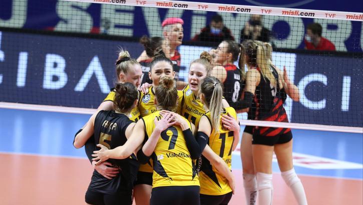 VakıfBank, yarı final serisinde 1-0 öne geçti