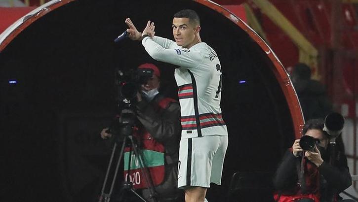 Ronaldo'nun fırlattığı pazuband, hasta bebeğe umut oldu