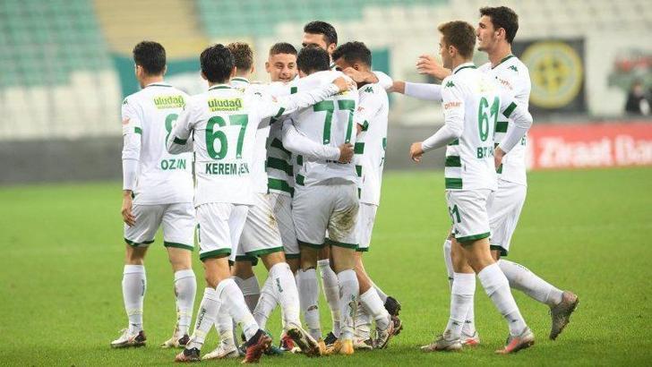 Bursaspor'da 14 oyuncu, ilk kez A Takım'da forma giydi