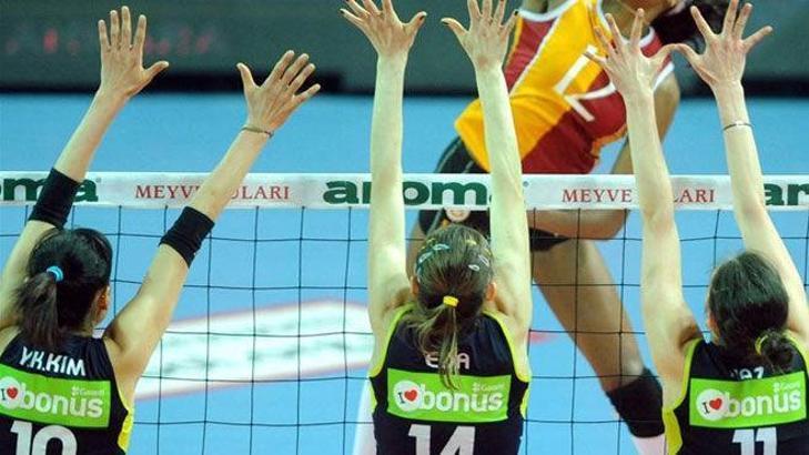 Voleybolda derbili açılış