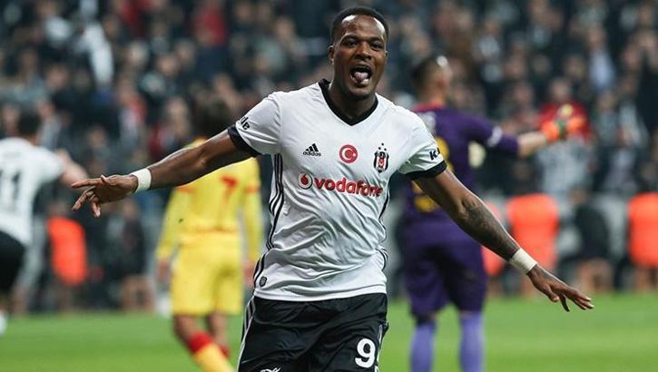 Everton, Cenk Tosun'u verip Larin'i almayı planlıyor