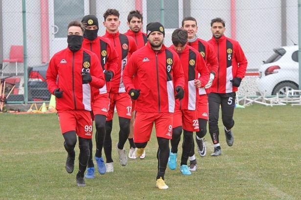 Son dakika: Eskişehirspor'da koronavirüs şoku yaşanıyor! 10 futbolcu...