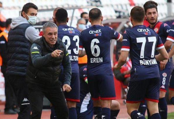 Ersun Yanal'dan Bünyamin Balcı'ya: A Milli Takım formasını çok çalışarak aldın!