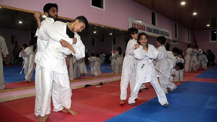 Suriyeli çocuklara judo eğitimi
