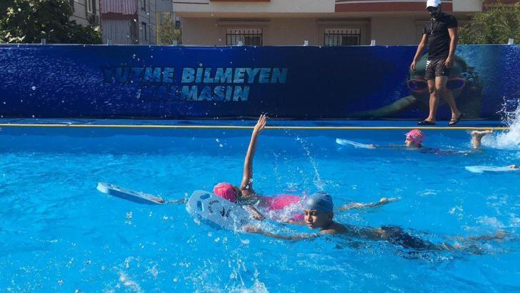 Antalya'da 9 ayda 40 bin kişiye yüzme öğretildi