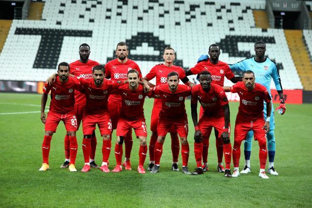 Sivasspor tam kadrosunu TFF'ye bildirdi