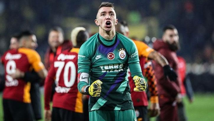 Galatasaray'da Muslera dışında hepsi belirsiz!