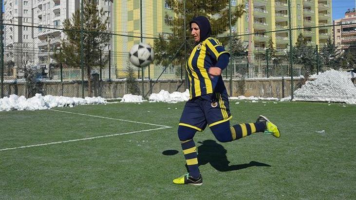 Aziz Yıldırım'la tanışmak istiyor! 49 yaşındaki kadının futbol tutkusu...